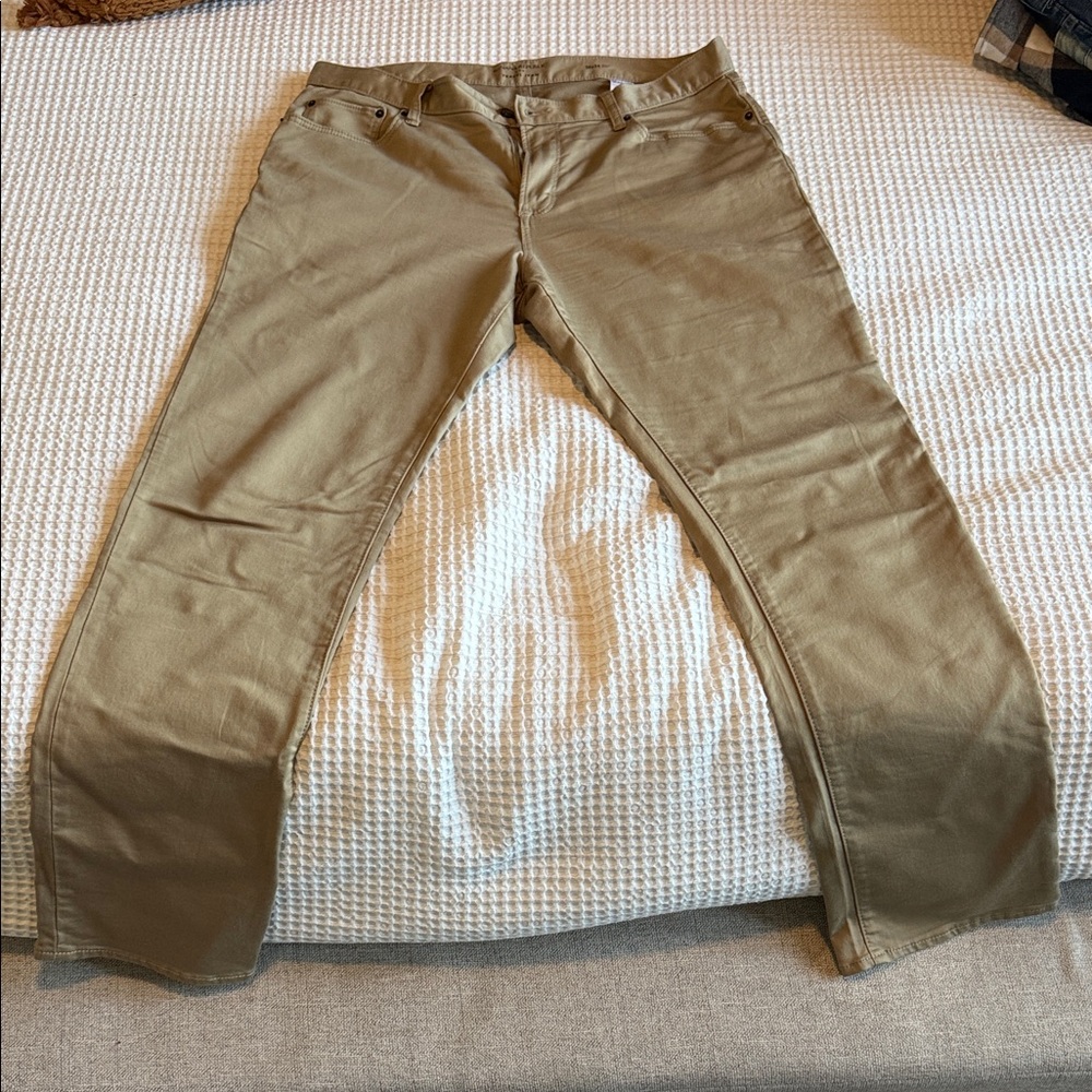 Men’s Banana Republic Khaki Travel Pants - 36